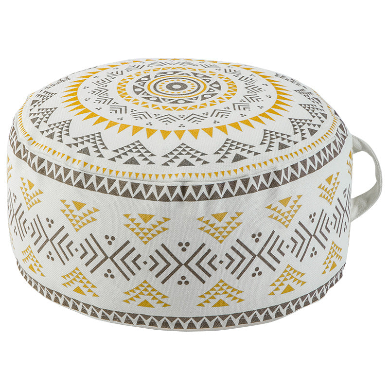 Runder Sitzpouf aus robustem Baumwollmix mit Ethno-Mandala‑Print und Tragegriff