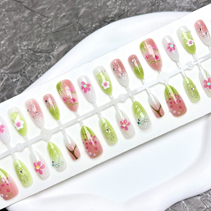 Künstlerisches Floral Press-On Nagelkunst Set 1790745835