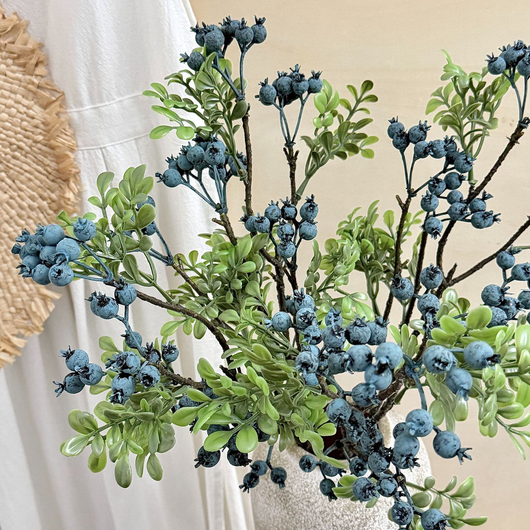 Künstlicher Zweig mit leuchtenden Beeren und Grün Karnz