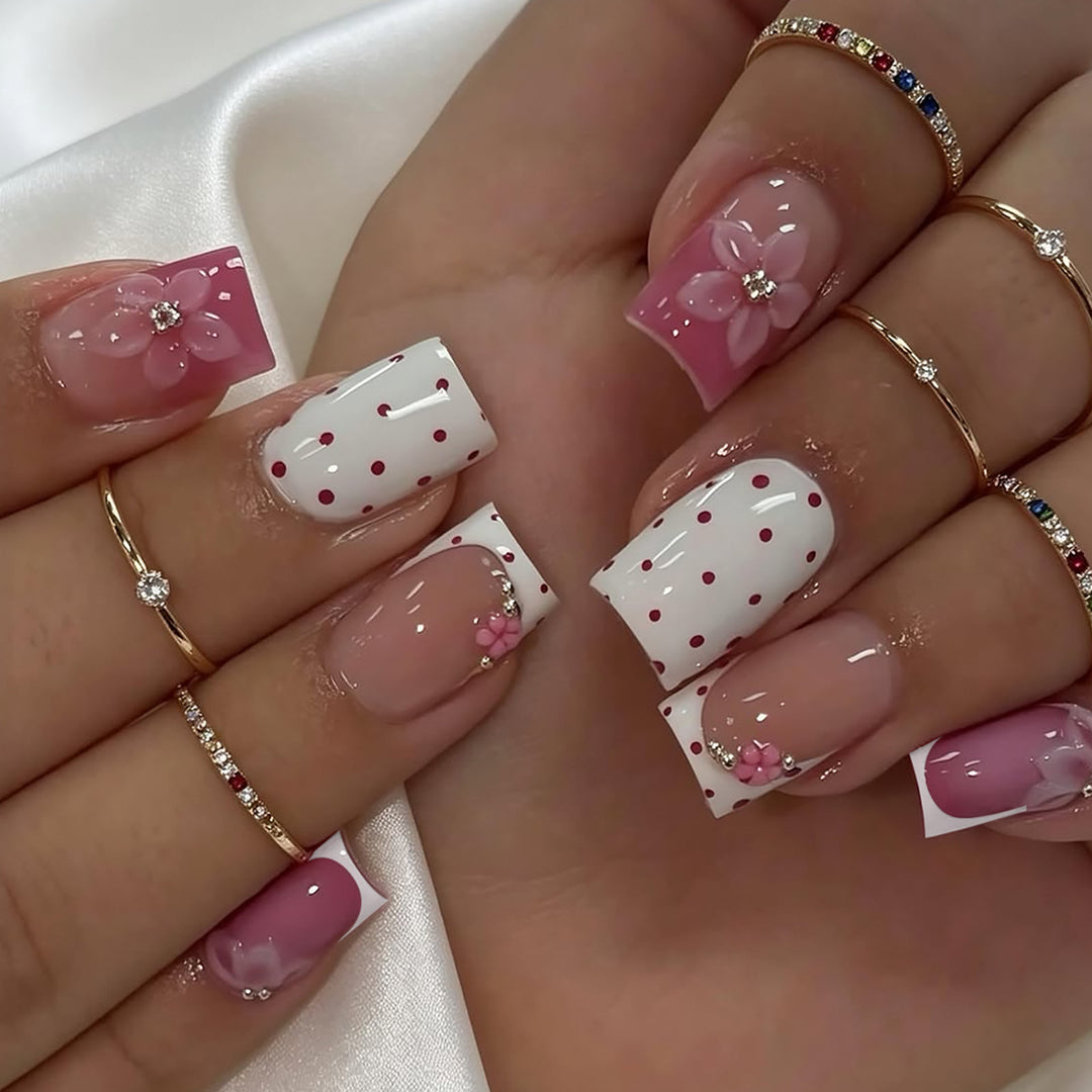 Dekorative Florale Nagelkunst Karnz