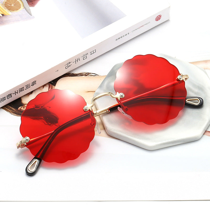 Damen Modische Brille mit verspieltem Wellenrahmen Karnz
