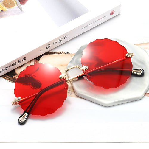 Damen Modische Brille mit verspieltem Wellenrahmen Karnz