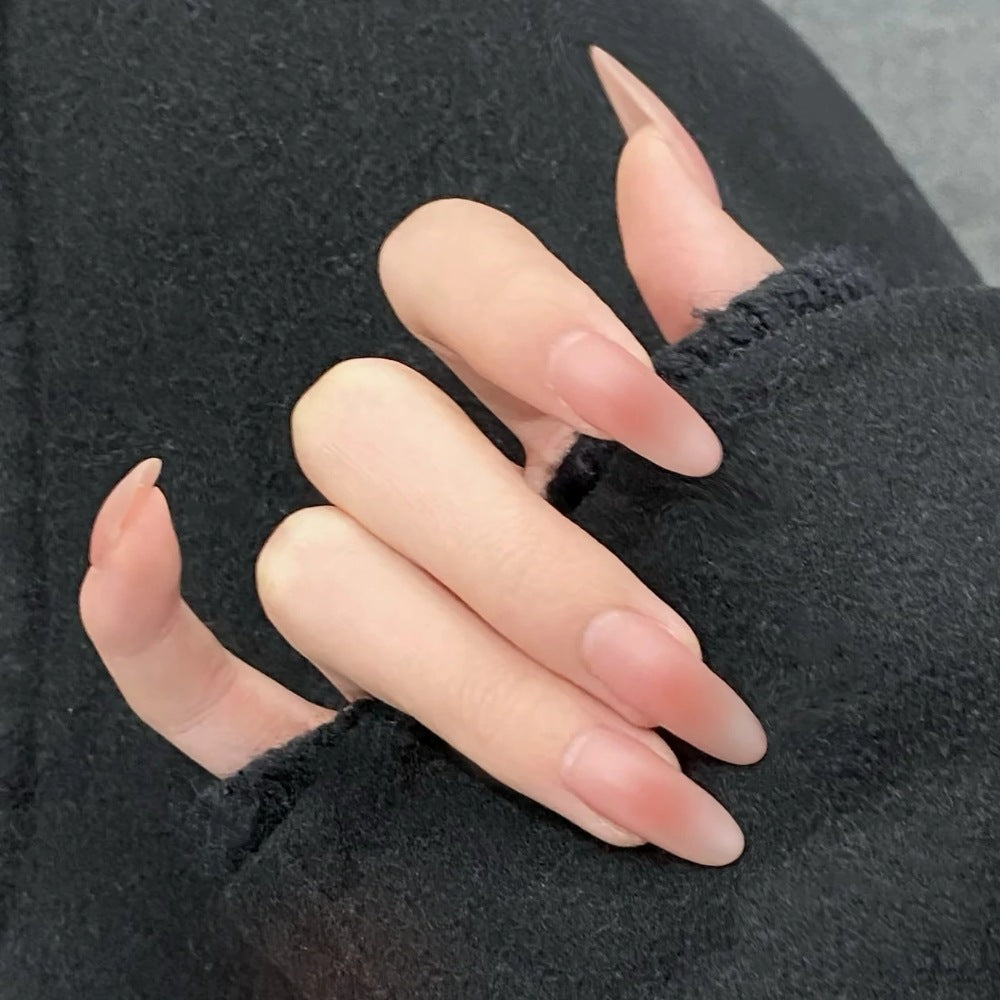 Matte mandelförmige Nagelverlängerungen