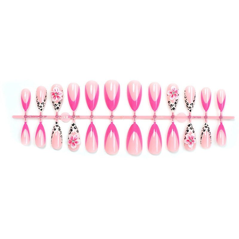 Kreatives Kunstnagelset mit floralem Leopardendesign Karnz