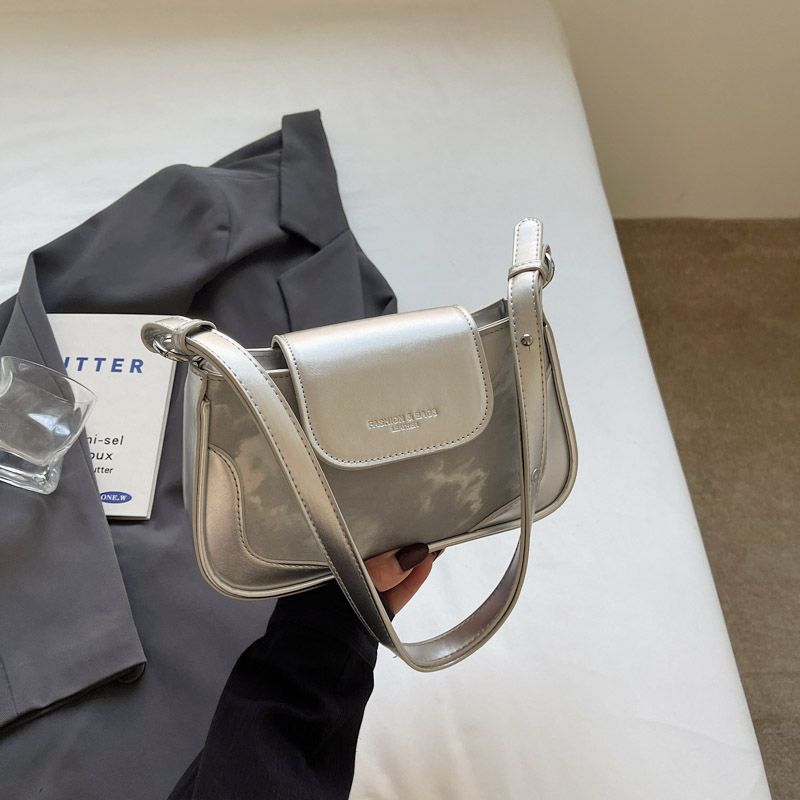 Elegante Metallische Umhängetasche Karnz