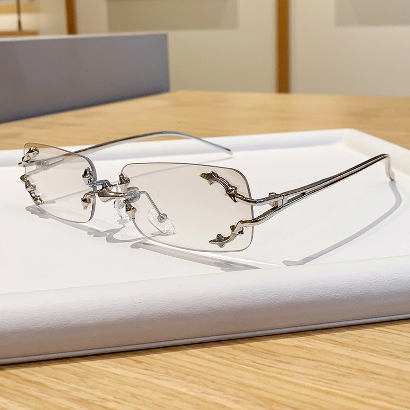 Damen modische Sonnenbrille mit filigranem Metallrahmen und transparenten Gläsern Karnz