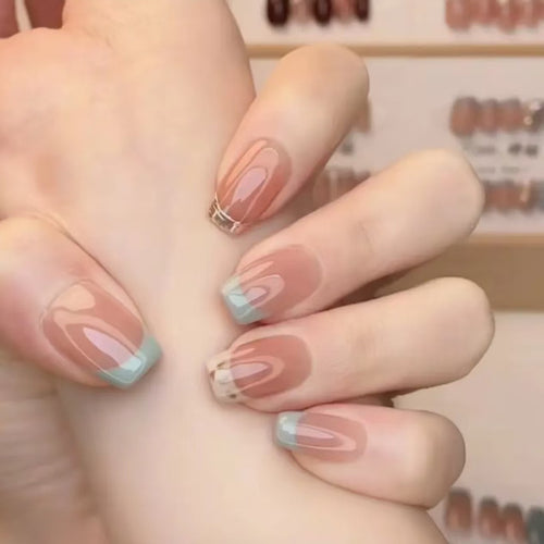 Elegante französische Tipp Press-On Nagelerweiterungen