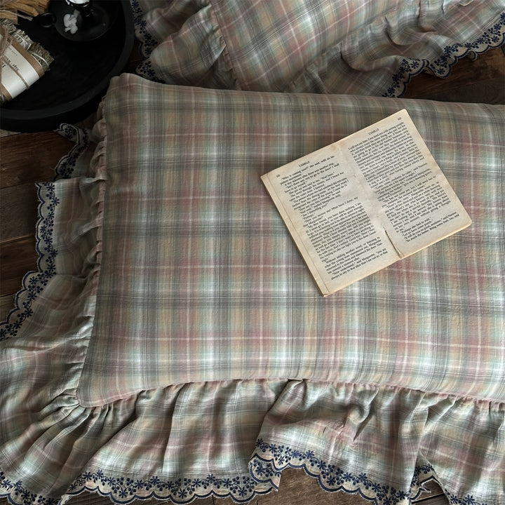 Bettwäsche-Set mit Karomuster, Rüschen und Spitzenbesatz