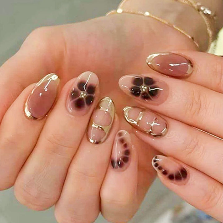 Elegantes Blumennagel-Set
