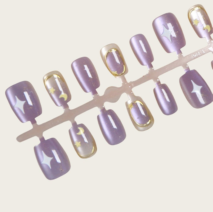 Künstlerisches Press-On-Nagelset mit floralen und geometrischen Designs Karnz