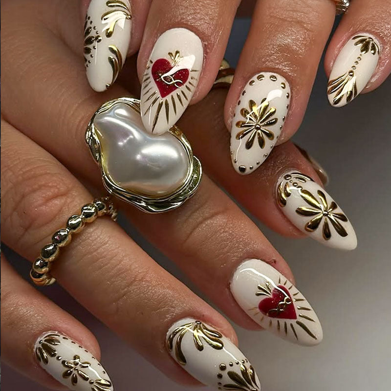 Herz-verzierte Press-On-Nagelset