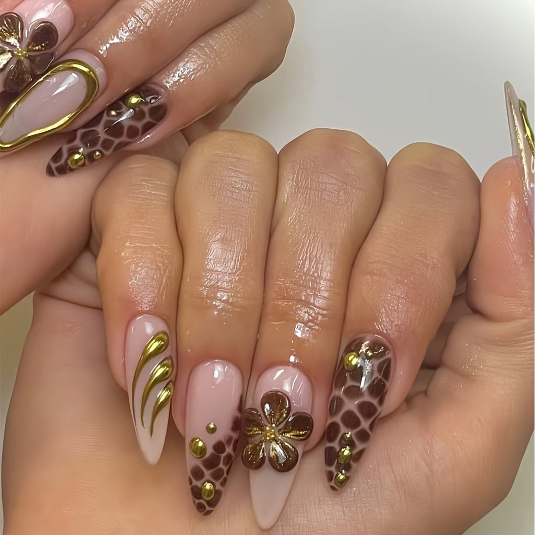 Künstlerisches Press-On-Nagel-Set mit 3D-Blumenakzenten Karnz