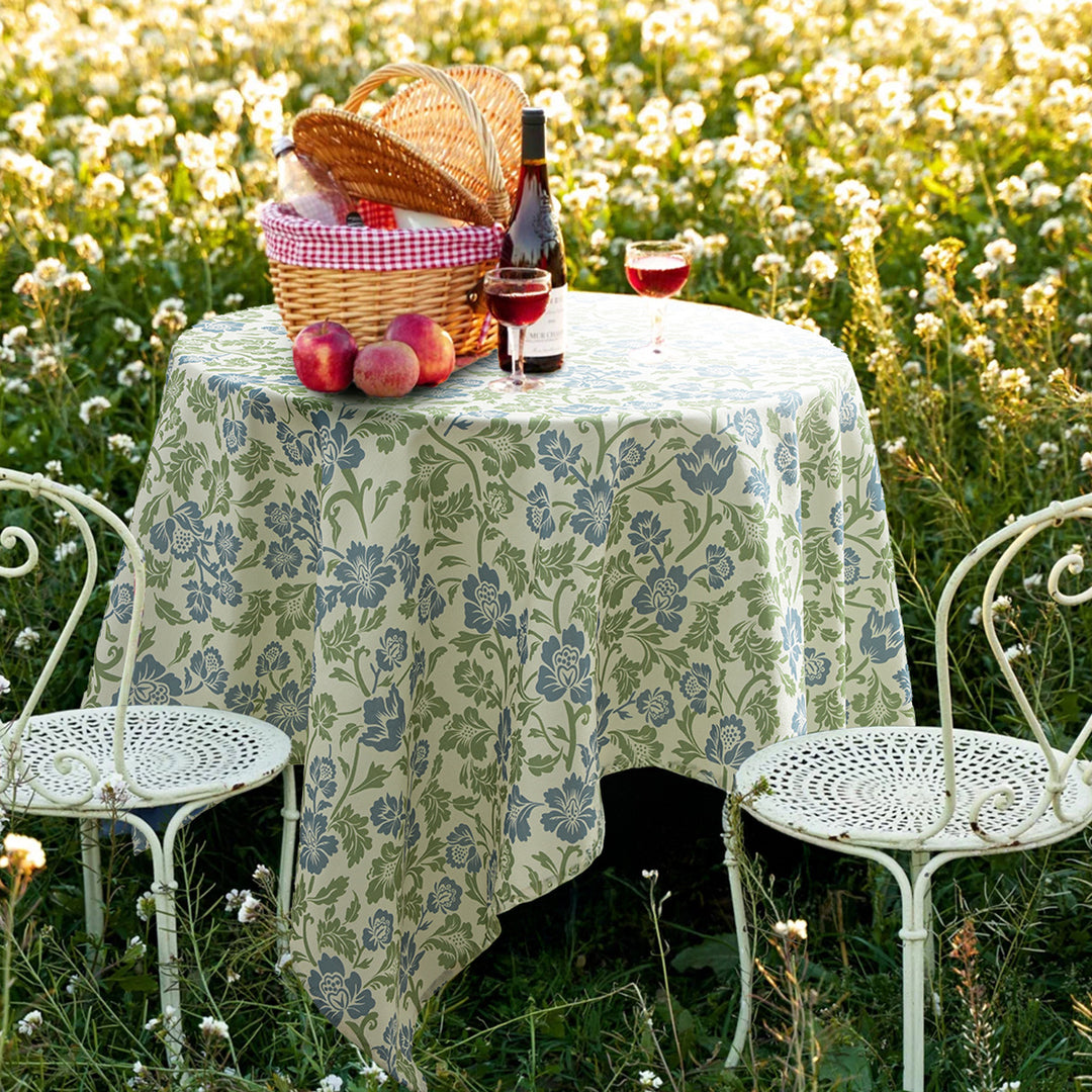 Rechteckige Tischdecke im Landhausstil aus Baumwollmischgewebe mit floralem Allover-Print Karnz