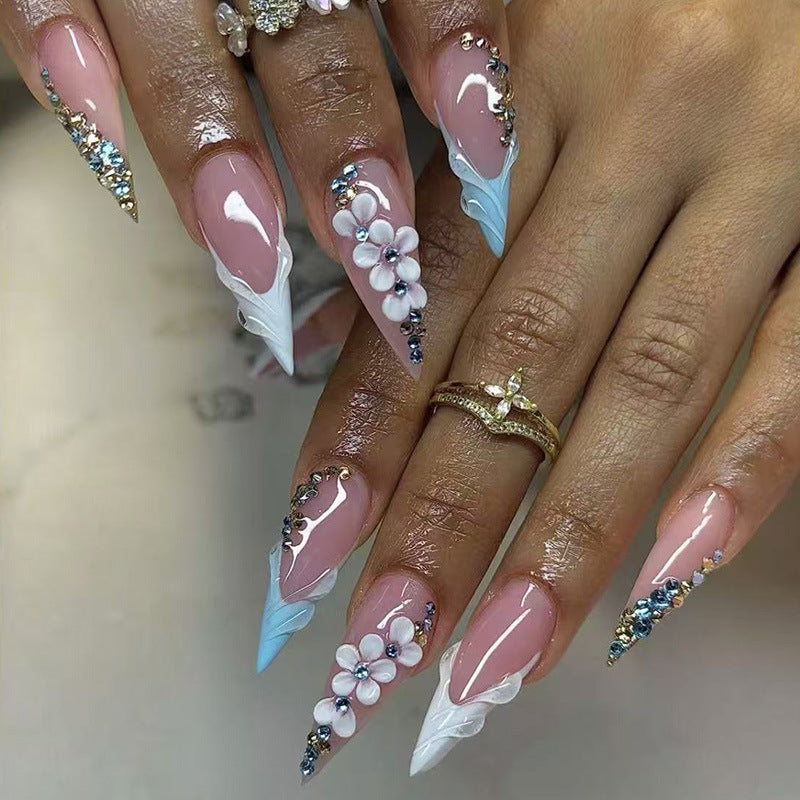 Elegante floralverzierte Stiletto Press-On Nägel Karnz