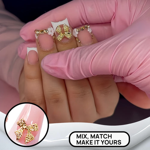 Dekorative Nagelkunst mit glitzerndem Bogen Karnz