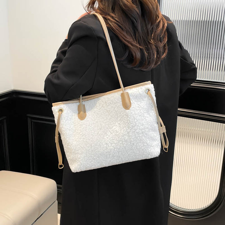 Oversized Faux Fur Tragetasche Karnz