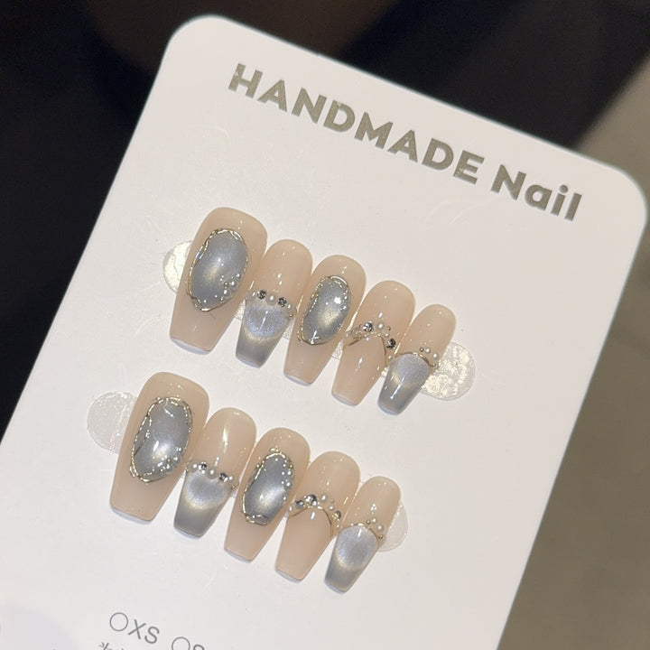 Elegante Nagelspitzen mit Glitzerakzenten Karnz