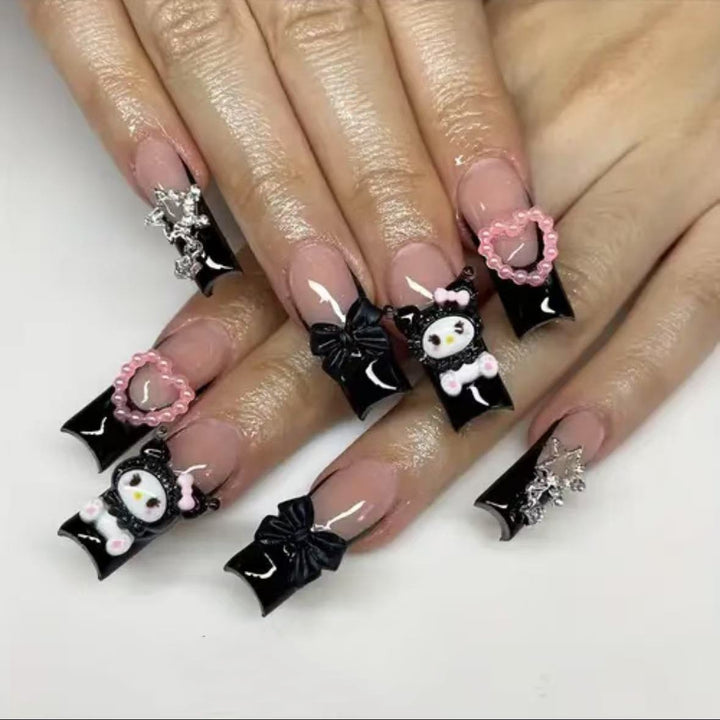 Kunstnagelset mit verspielten 3D-Motiven Karnz