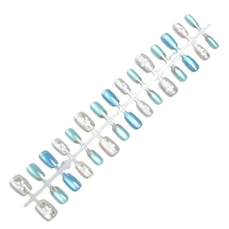 Detailliertes Floral Press-On Nail Art Set Karnz