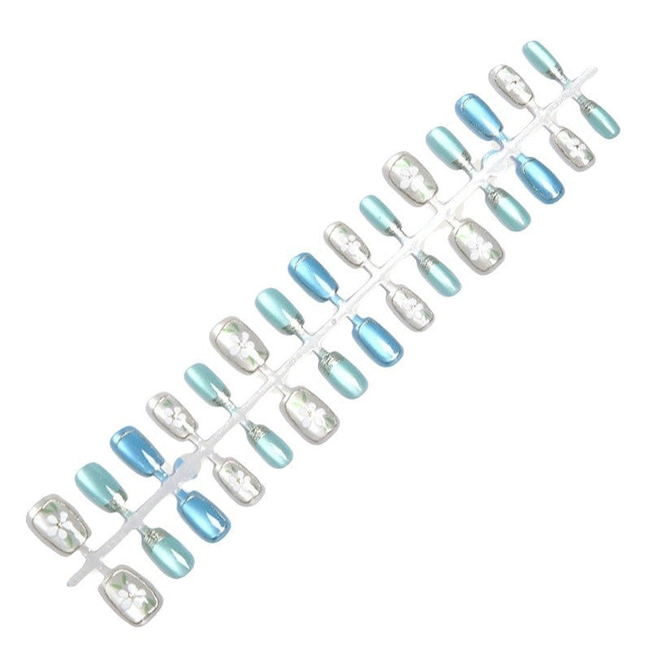 Detailliertes Floral Press-On Nail Art Set Karnz