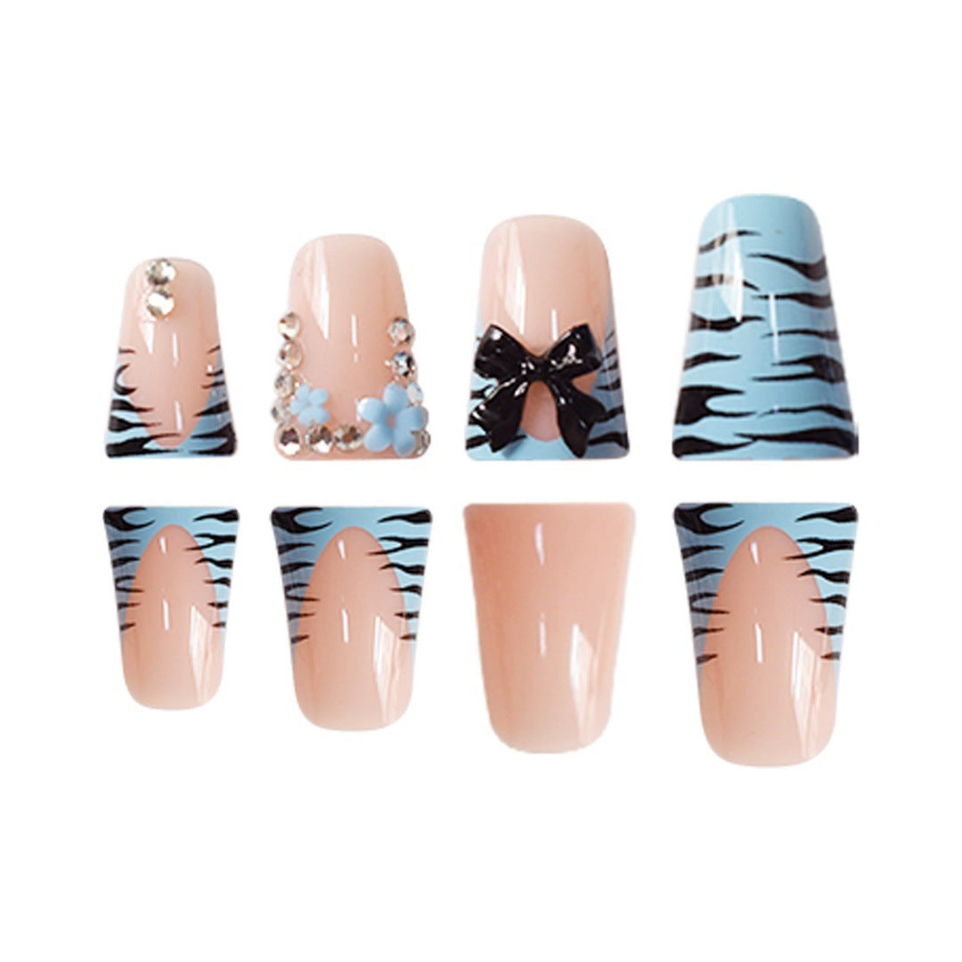 Dekoratives Nagelkunst-Set Karnz