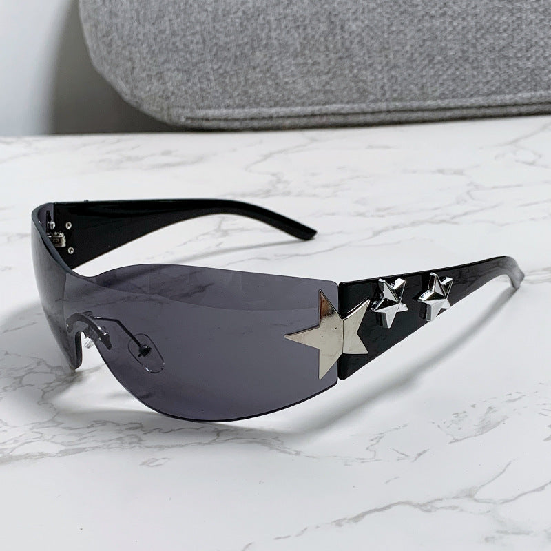 Damen stylische Sportsonnenbrille mit Drittelrahmen und auffälligen Sternenakzenten Karnz