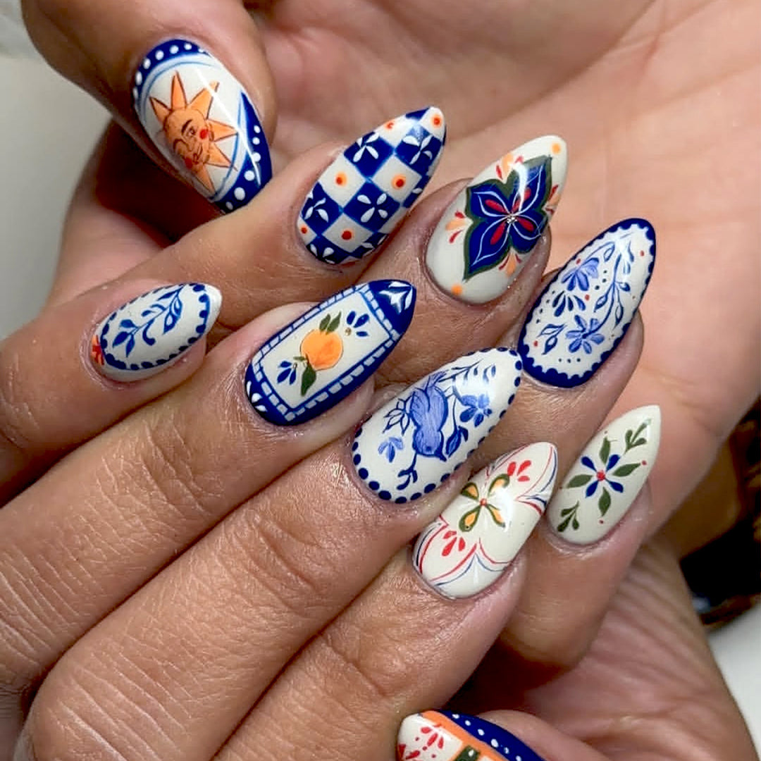 Künstliche Fingernägel mit Handgefertigtem Floralen Design Karnz