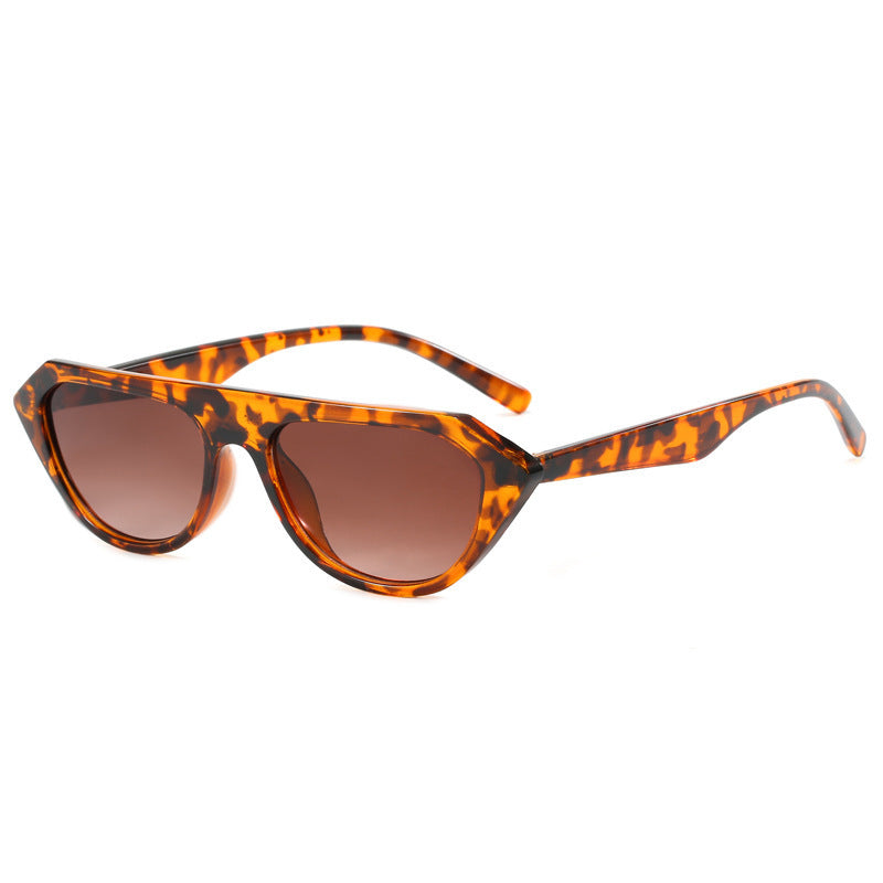 Damen modische Sonnenbrille im auffälligen Stilmix Karnz