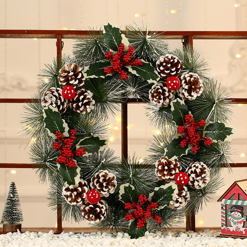 Festlicher Weihnachtskranz mit Tannenzapfen und Beeren Karnz