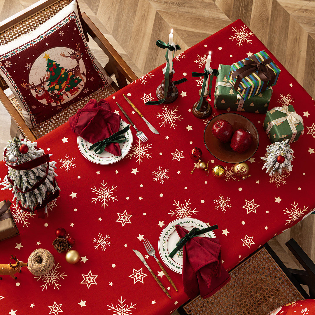 Weihnachtliche Tischdecke aus Baumwollmischgewebe mit wasserabweisender Oberfläche und festlichem Muster Karnz