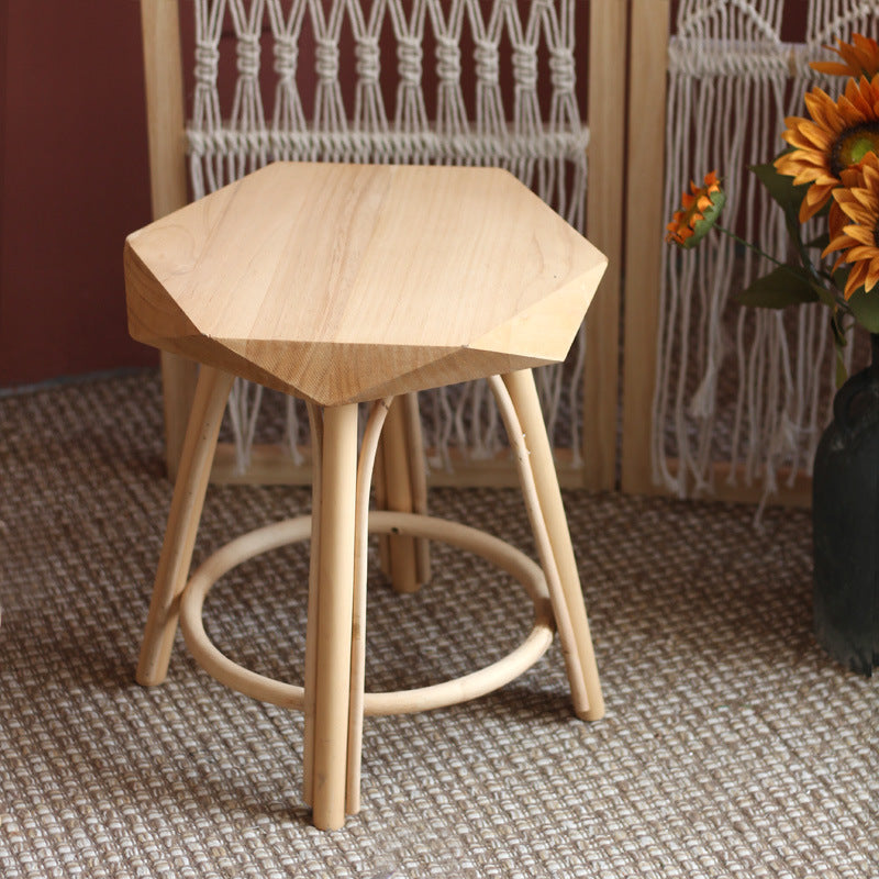 Moderner Hocker aus hochwertigem Holz Karnz