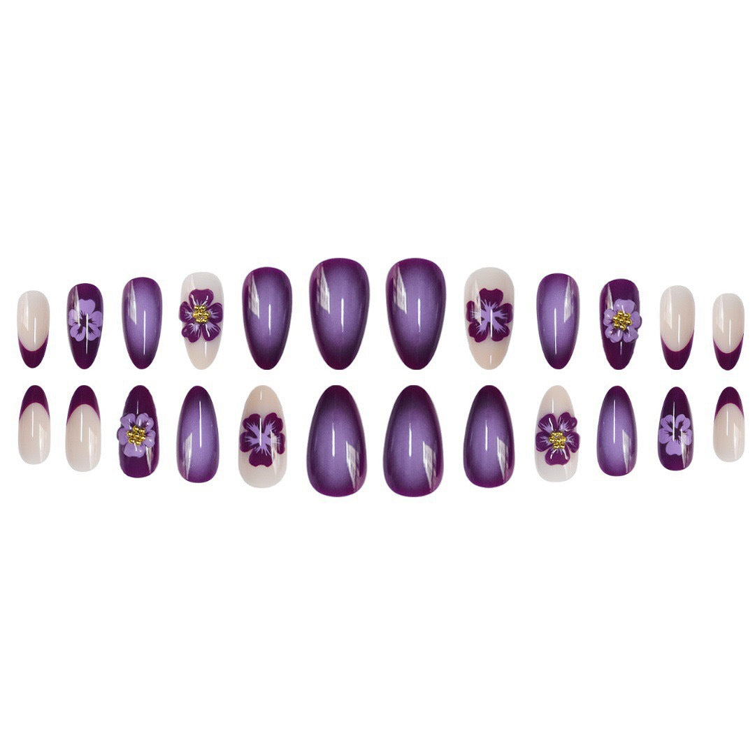 Florales Nagelkunstdesign Karnz