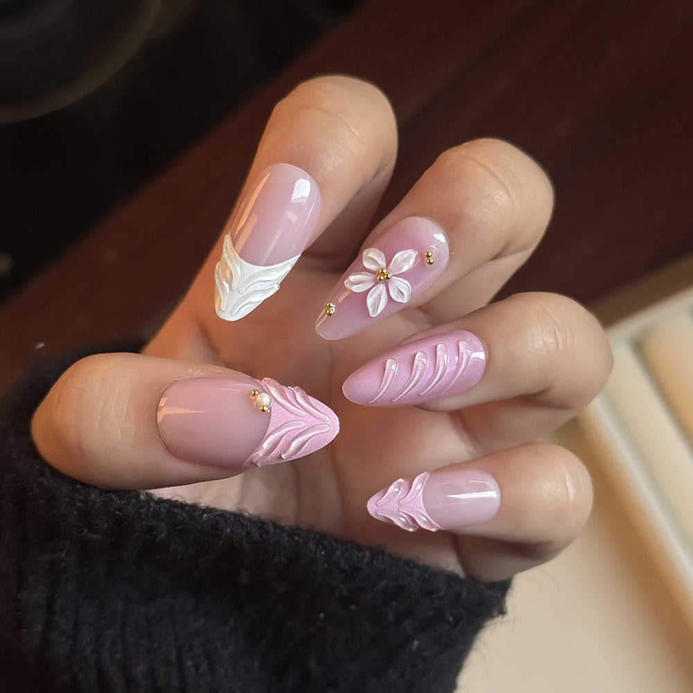 Floral Verziertes Press-On Nagelset Karnz