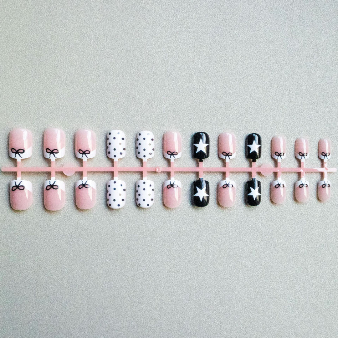 Künstlerisches geometrisches und Schleifen-Nagel-Kit