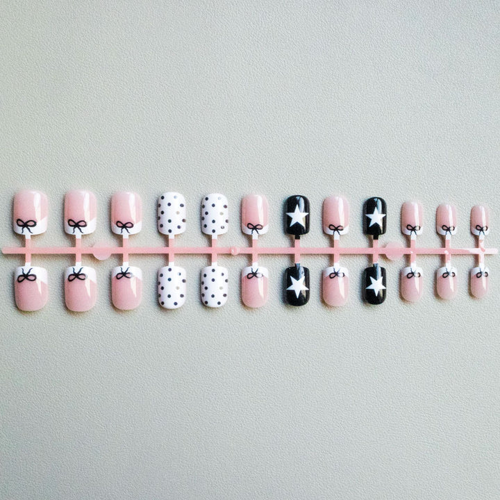 Künstlerisches geometrisches und Schleifen-Nagel-Kit
