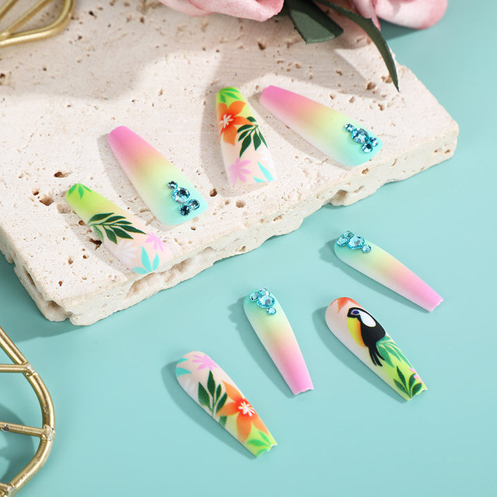 Künstliche Nagelspitzen im tropischen Design Karnz