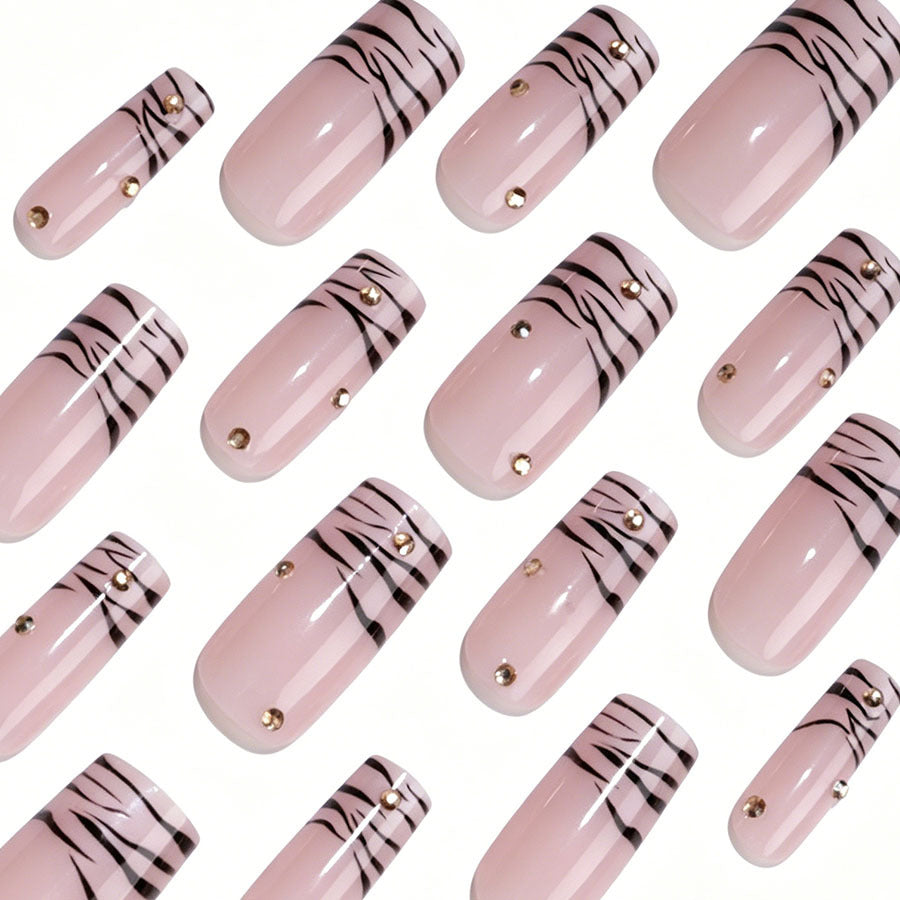 Elegantes Press-On-Nail-Design Karnz