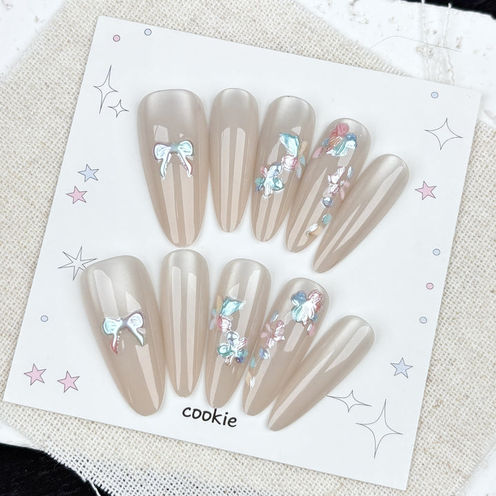 Elegantes dekoratives Press-On-Nagelkunst-Set