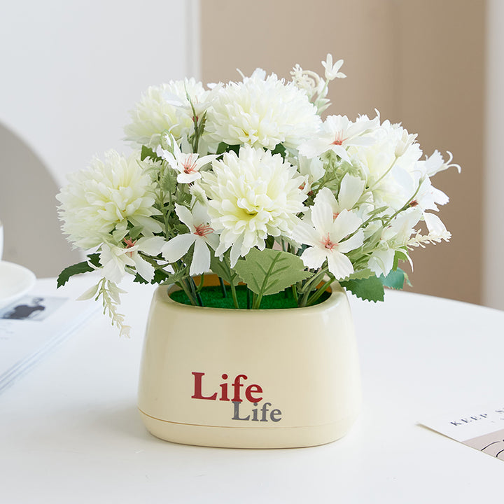 Lebensechte Dekorative Blumenanordnung
