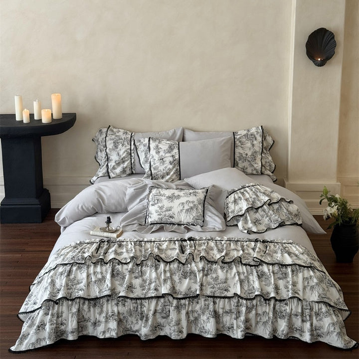 Romantische Rüschige Bettwäsche-Garnitur mit Vintage-Toile-Motiv, Volants und Bettrock