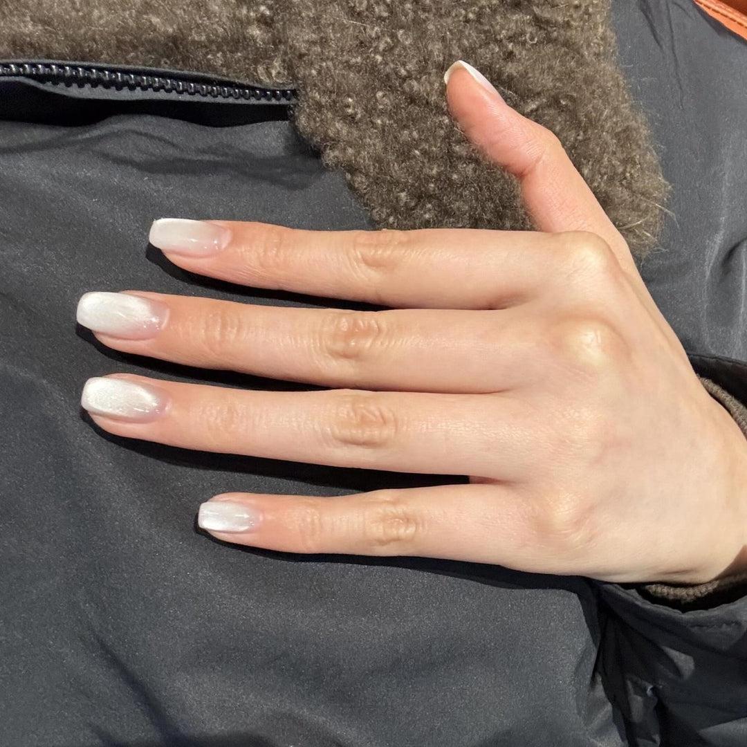 Elegantes Press-On-Nagelset mit glänzendem Perlenfinish Karnz