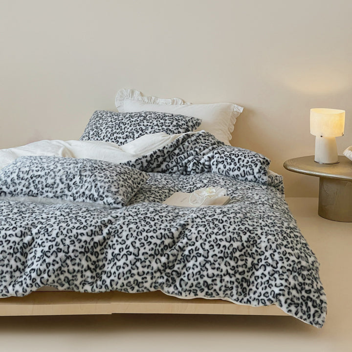 Plüsch-Bettwäsche-Set mit Animal-Print und extrafluffiger Minky-Oberfläche