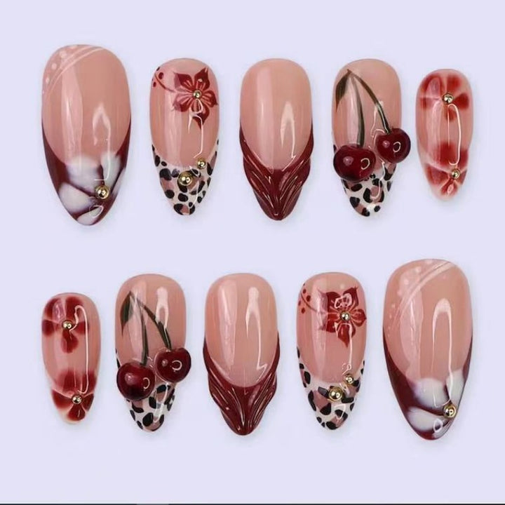 Künstlerisches Floral- und Stern-Applikationen Press-On Nagelset Karnz