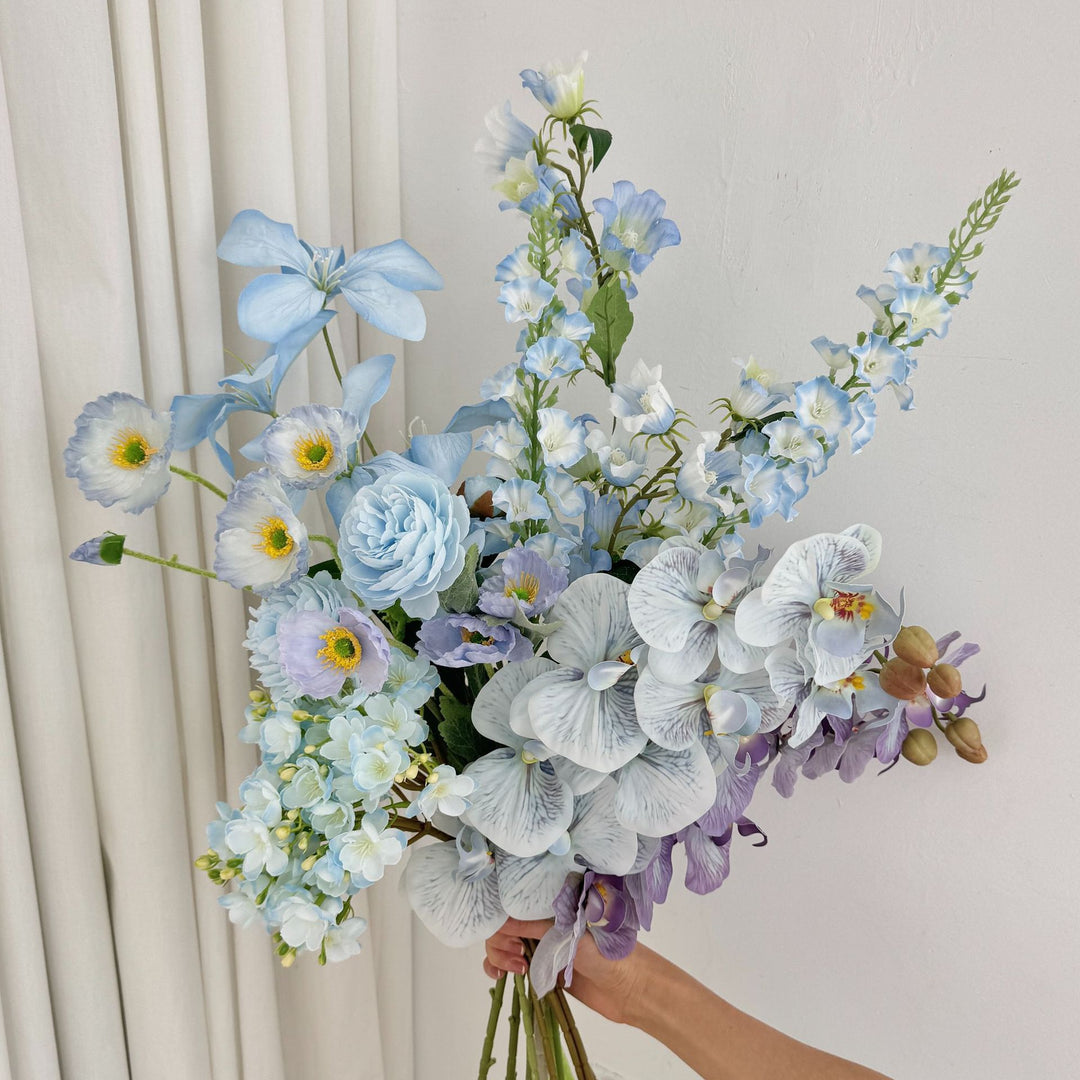 Luxuriöser Kunstblumenstrauß mit blühenden Orchideen Karnz