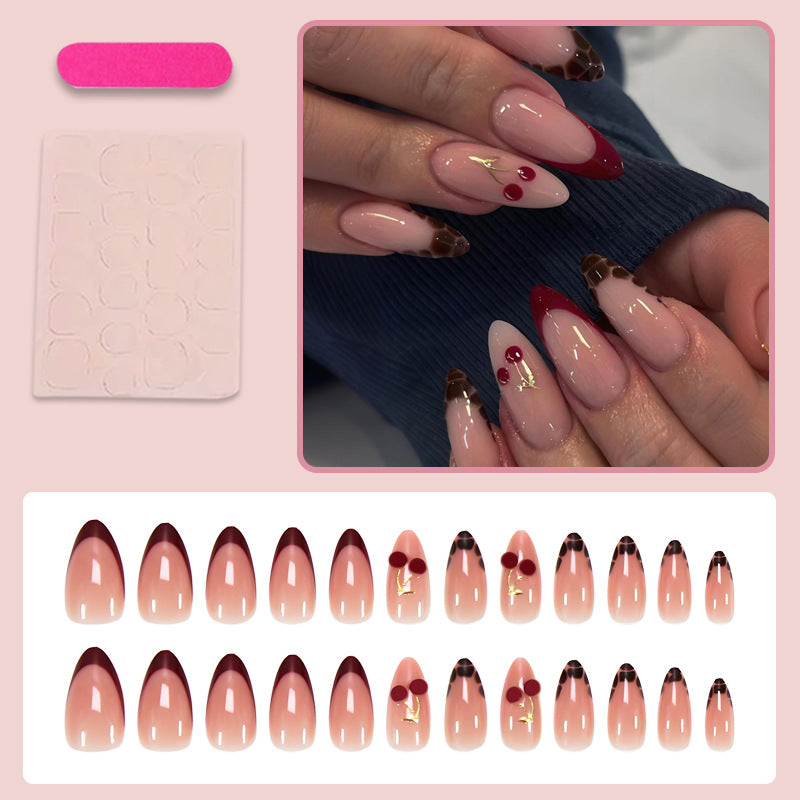 Kunstnagelset mit eleganten Ombré-Designs und glamourösen Akzenten Karnz