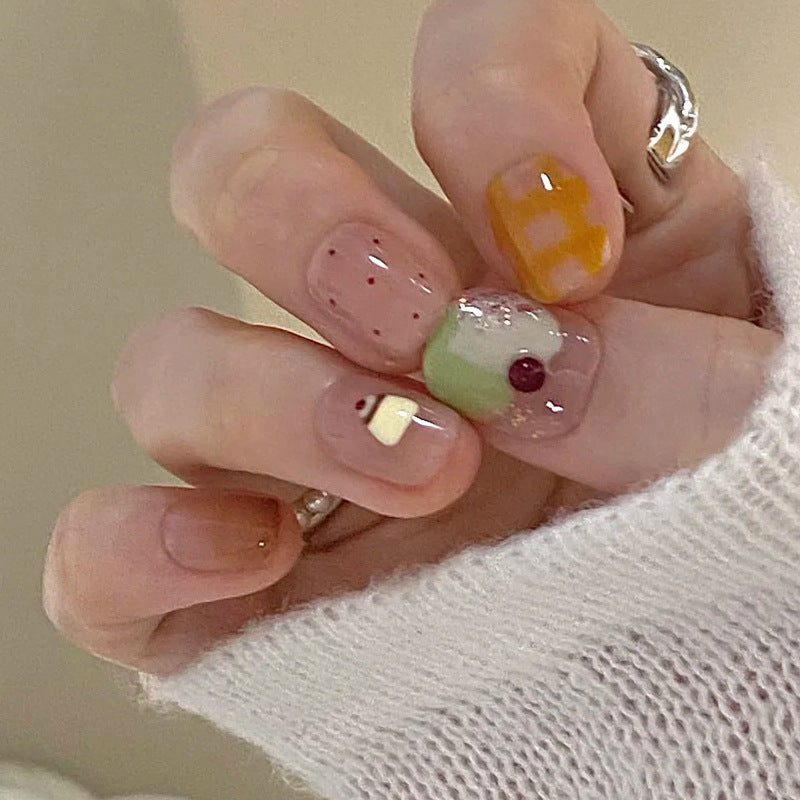 Künstlerisches Press-On Nagelset Karnz