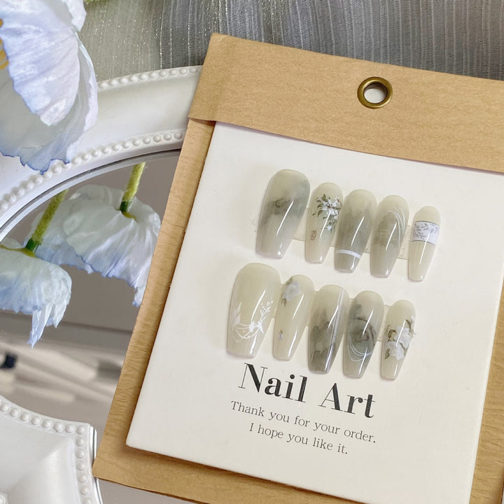 Blumig inspiriertes Press-On Nagelkunstset