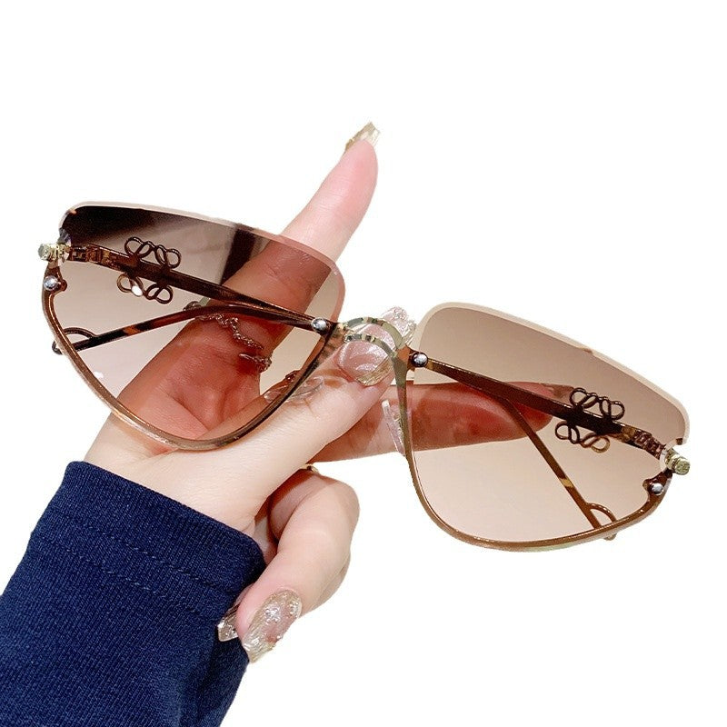 Damen extravagante Sonnenbrille mit modernem, geometrischem Rahmen Karnz