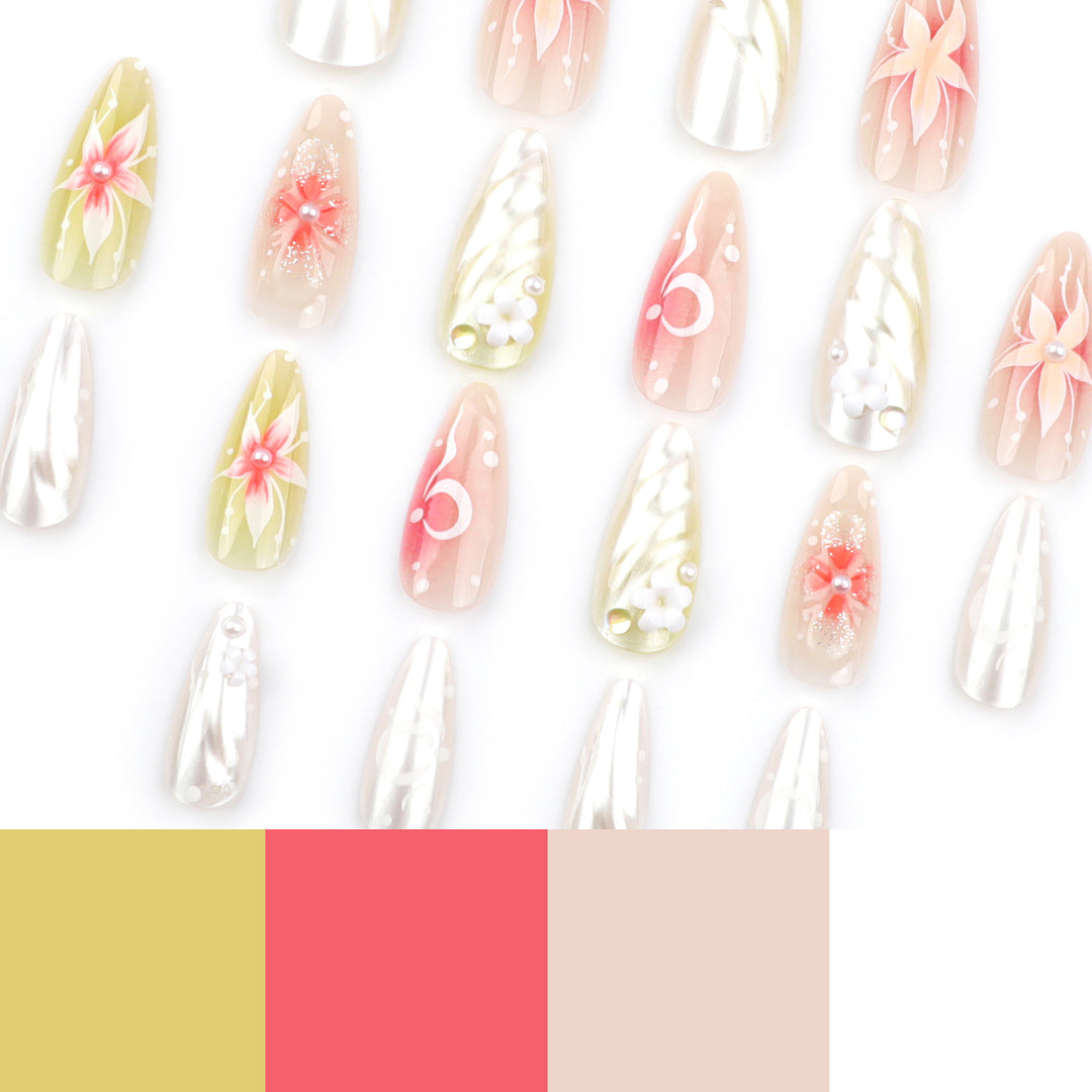 Kunstvolle Nagelverlängerungen mit floralem und eleganten Design Karnz