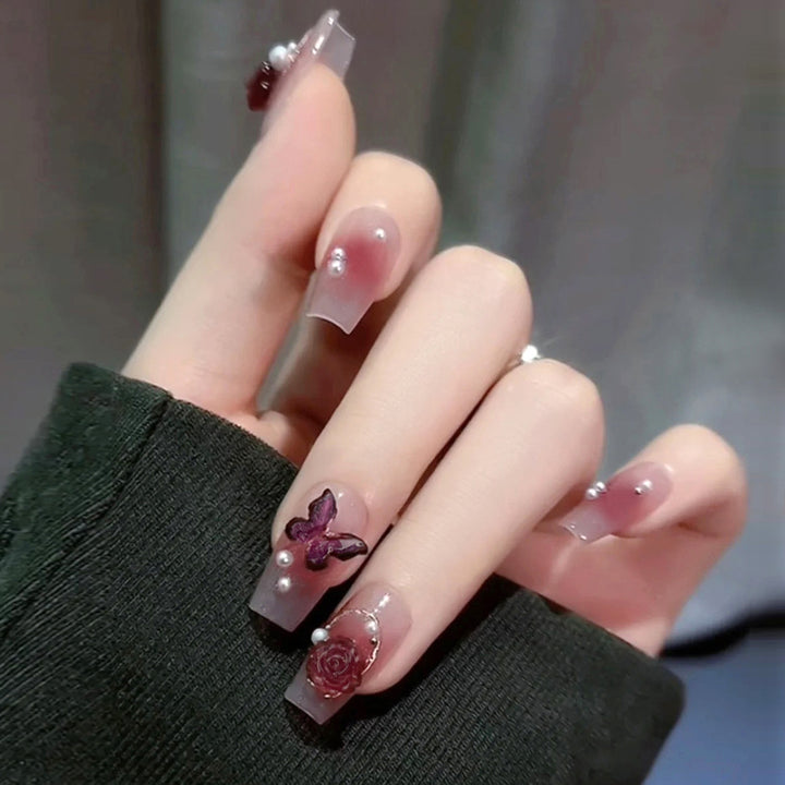 Künstlerische Nagelspitzen mit Verspielten Motiven Karnz